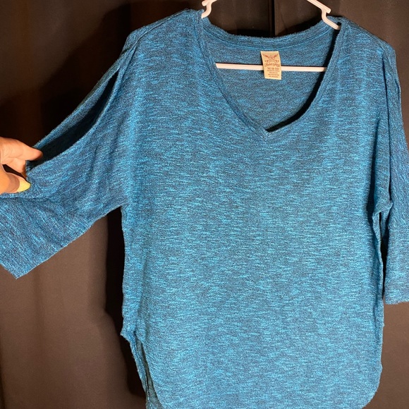 Medium Top - Picture 2 of 3